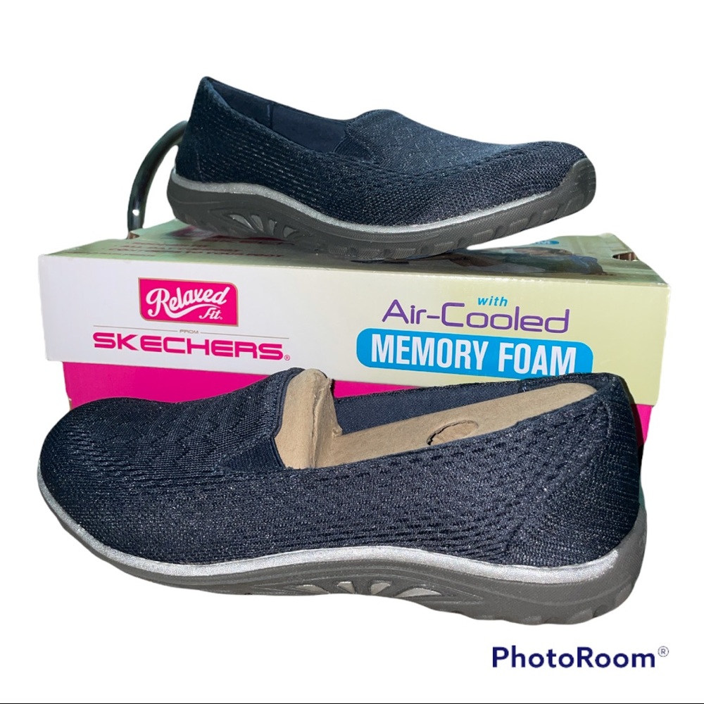 Navy blue Sketchers Size 6